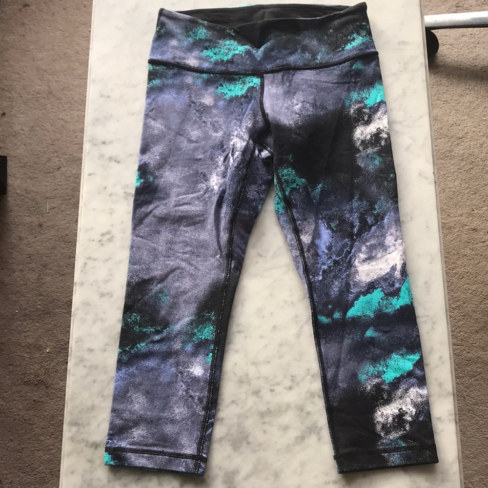 Lululemon Galaxy Wunder Under Crop EUC Sz 6 - Picture 2 of 5